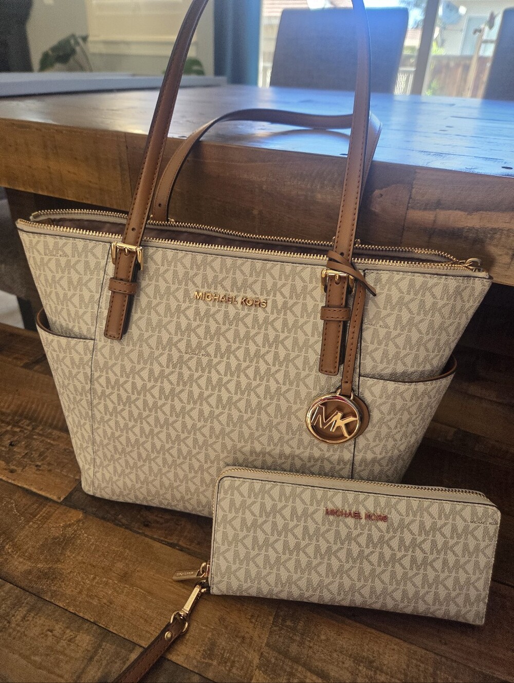 Michael Kors Womens Jet Set Item East/West Top Zip Tote&Wallet - VANILLA / BROWN